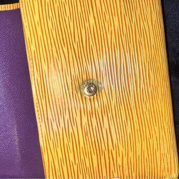 Louis Vuitton epi leather wallet - Picture 10 of 12